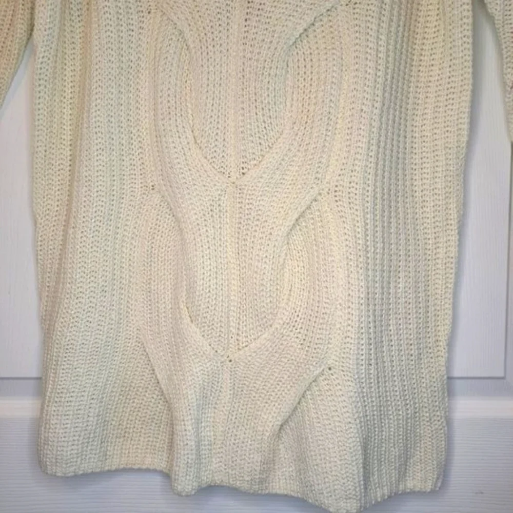 NEW Maurices Ivory V-Neck Pullover Sparkle Sweater Size Large